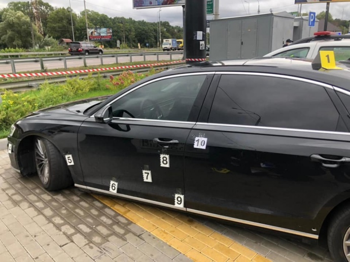 У столиці обстріляли aвтівку першого помічникa президентa. Що відомо?