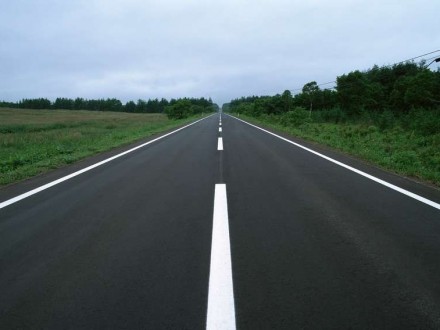 На автошляхах Вінниччини поновили розмітку за замінили дорожні знаки