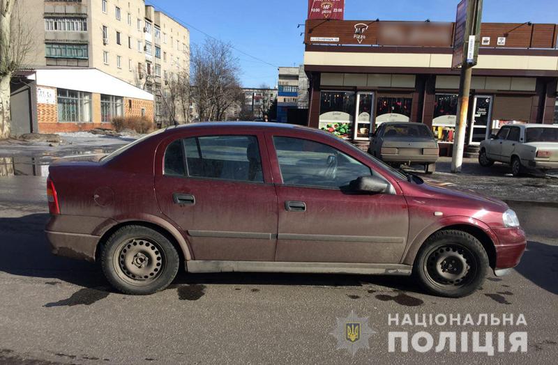 На Донеччині необачна дитина потрапила під авто