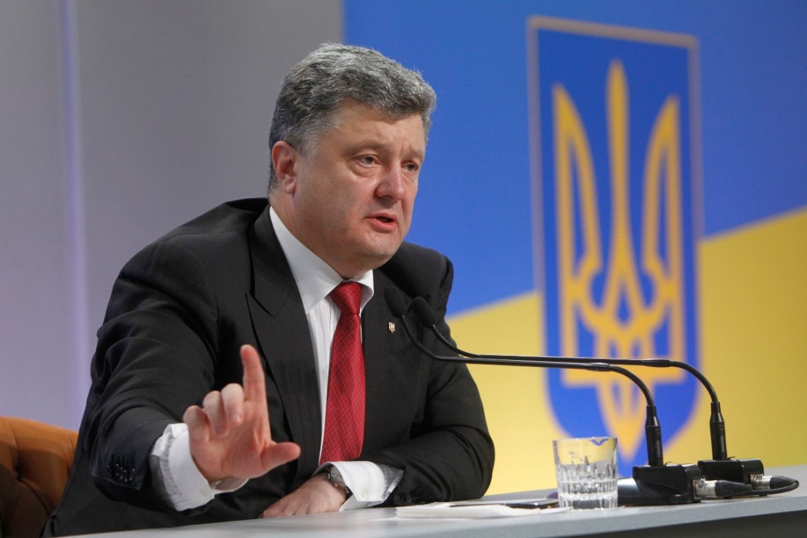 Порошенко: Треба, щоб більше українців могли собі дозволити поїздки в ЄС