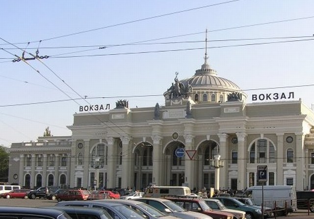 В "Укрзалізниці" розповіли, що робитимуть з вокзалами