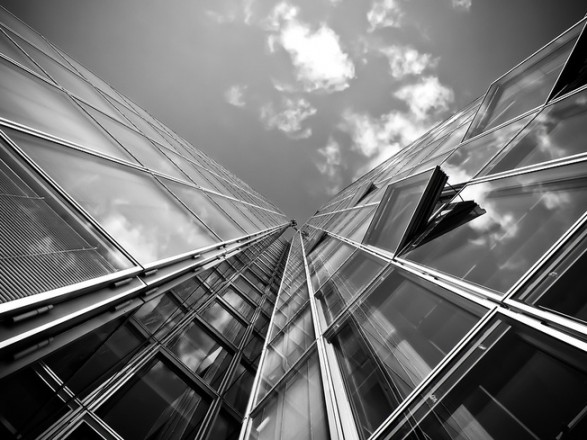 У Києві 17-річна дівчина загинула після падіння з багатоповерхівки