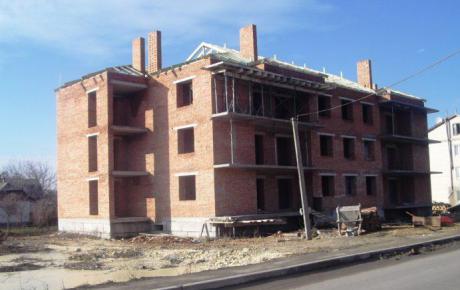 У Ямполі будують житловий будинок