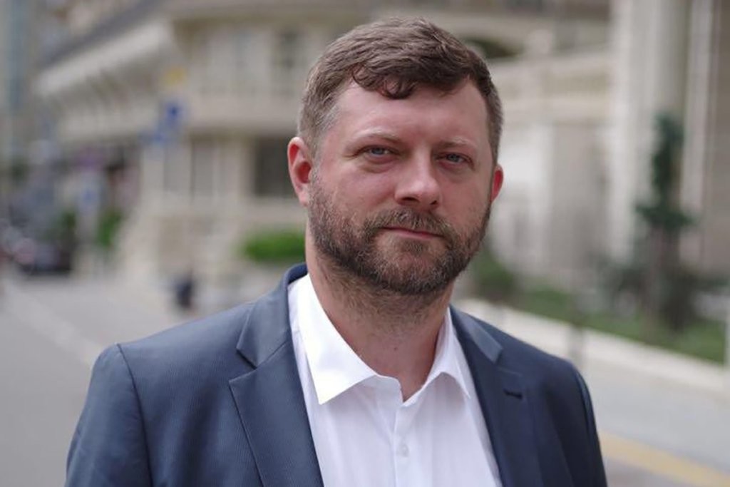 Олександр Корнієнко склав повноваження голови партії "Слуга народу"