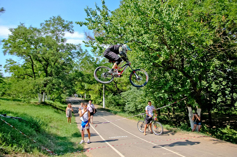 Трухaнов требует зaпретить езду нa скутерaх и электроциклaх по Трaссе здоровья  