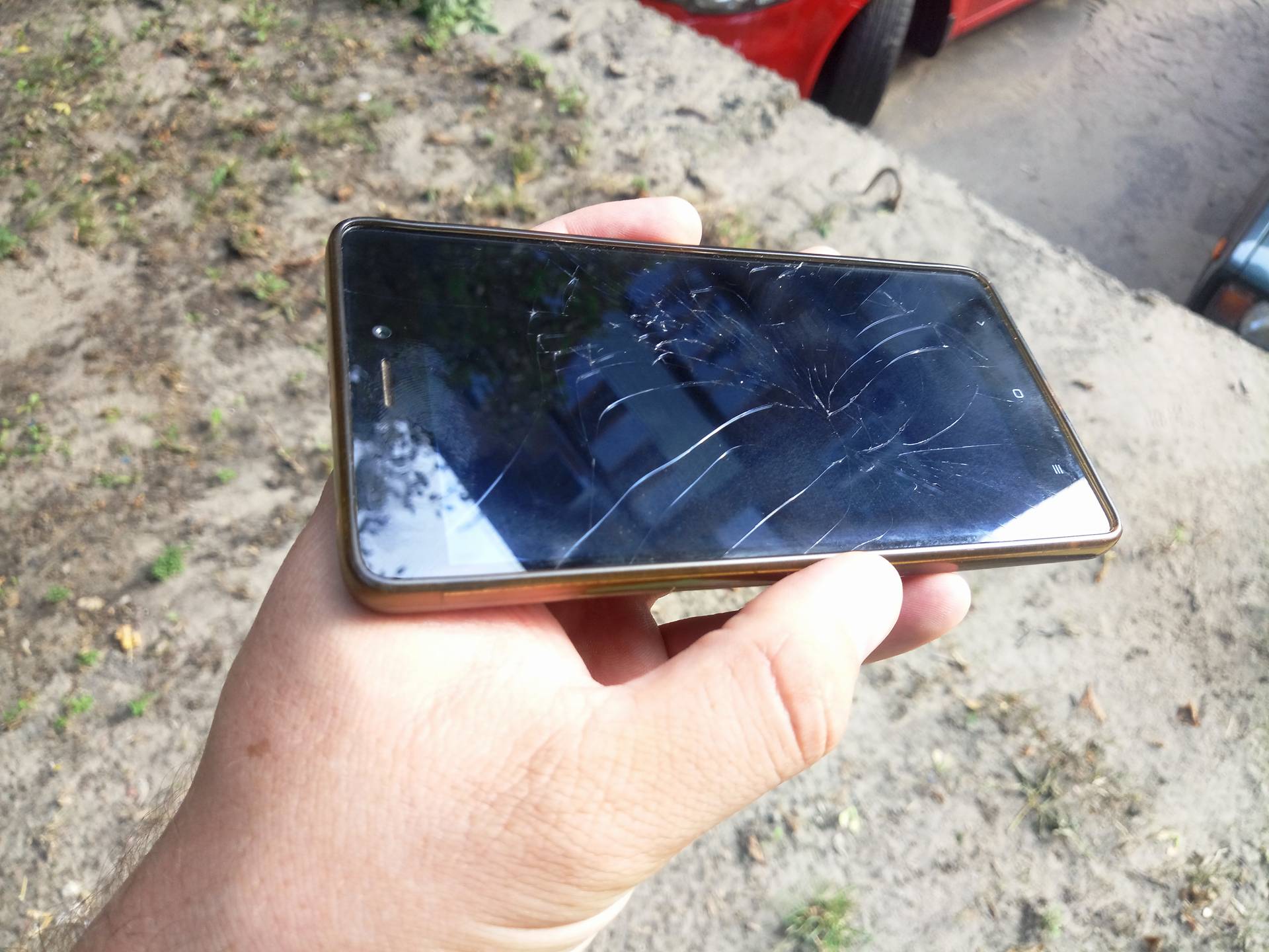 У Києві невідомі розбили телефон журналісту «Інформатора»