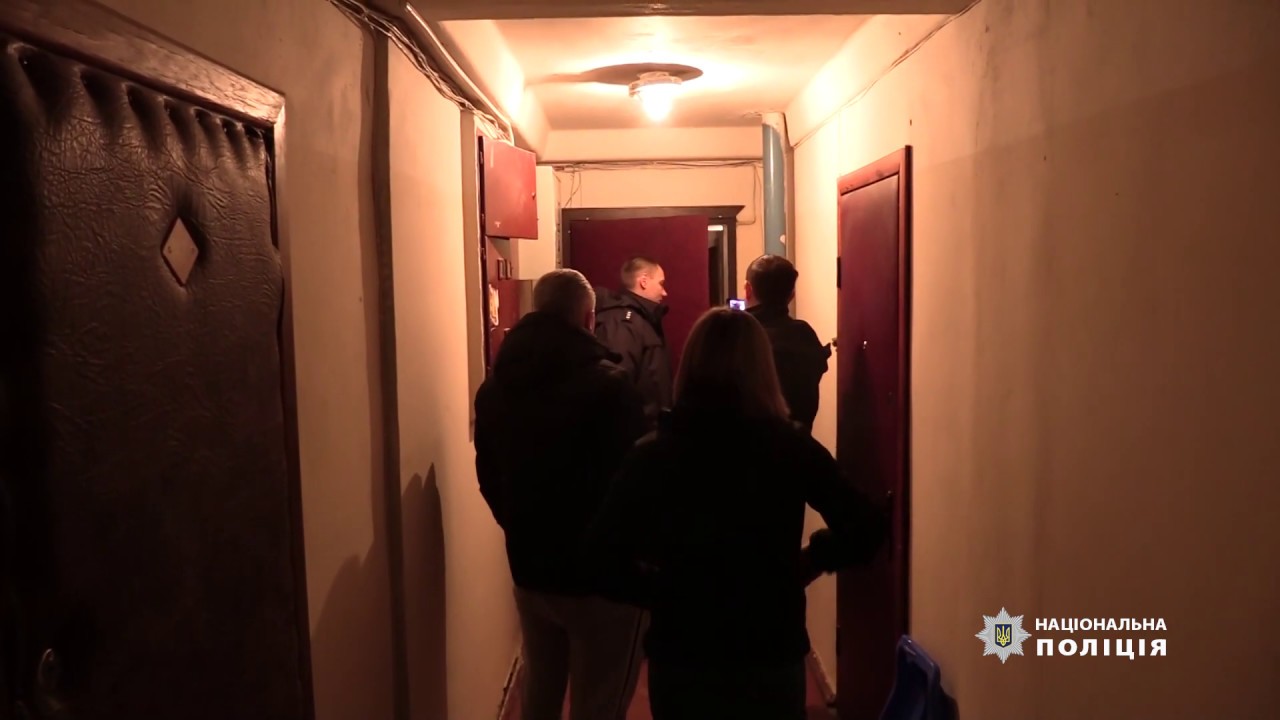 У Києві молодик вбив двох жінок та викинувся з вікна