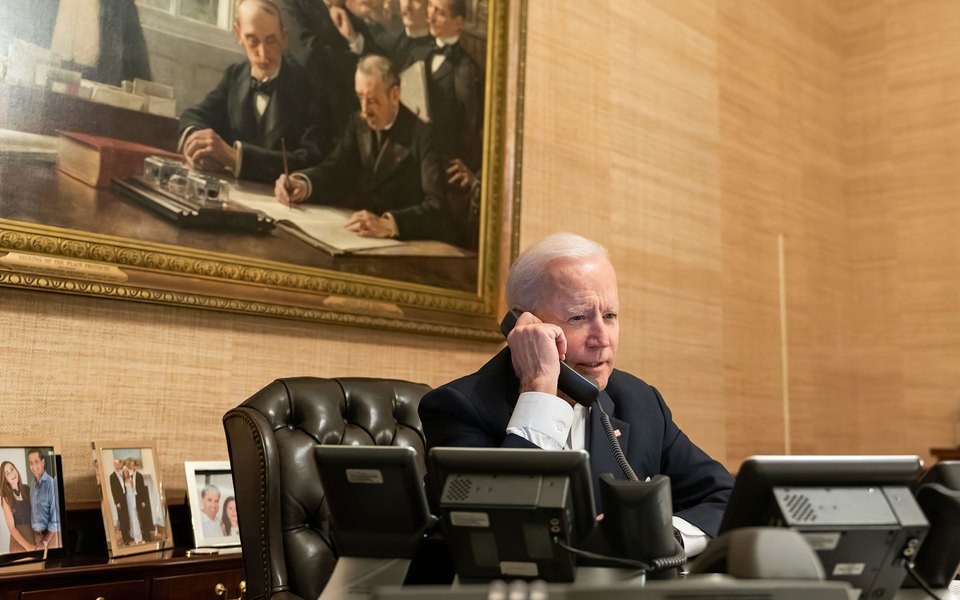 Байден подзвонив Путіну і запропонував провести особисту зустріч на вищому рівні