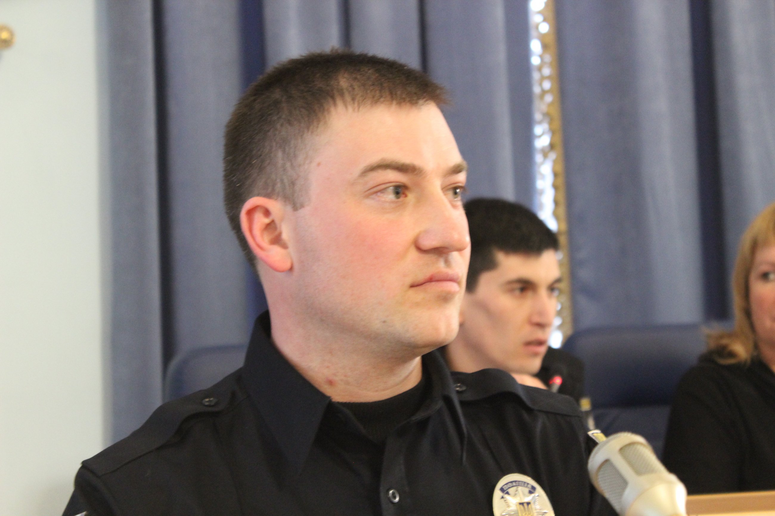 Вінницькі копи вдень ловлять порушників ПДД, а вночі залагоджують сімейні сварки