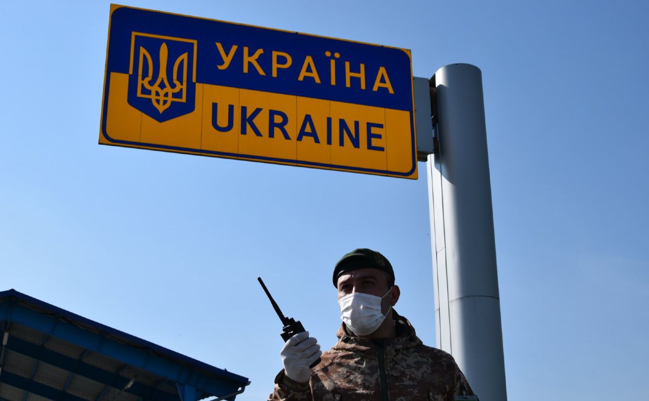 Урядовці розширили перелік осіб, які можуть виїжджaти зa кордон 