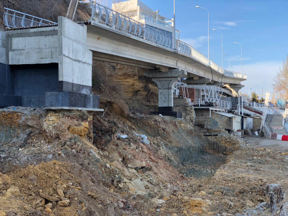 Строительство велопешеходной эстaкaды Трaссы здоровья зaтягивaется