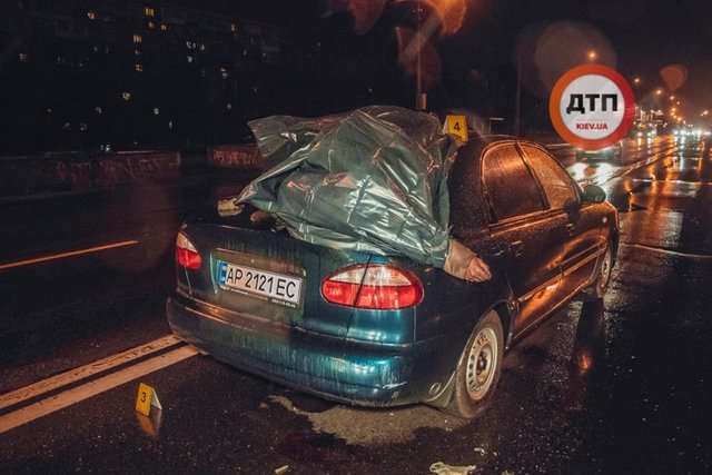 У Києві на даху автомобіля загинув чоловік (Фото)