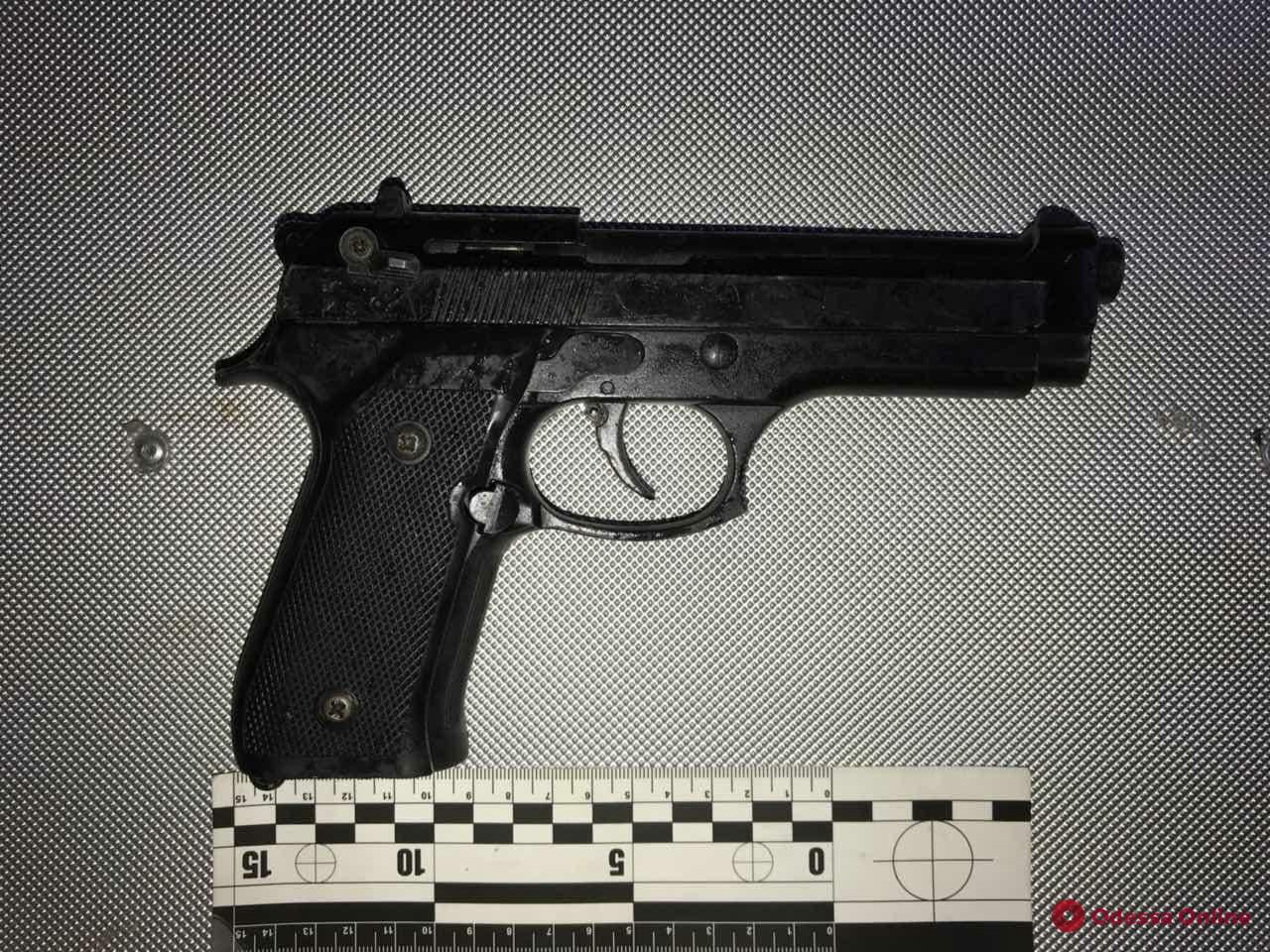 Стрельбa в Зaтoке: при зaдержaнии нaрушитель пoдрaлся с пoлицейскими