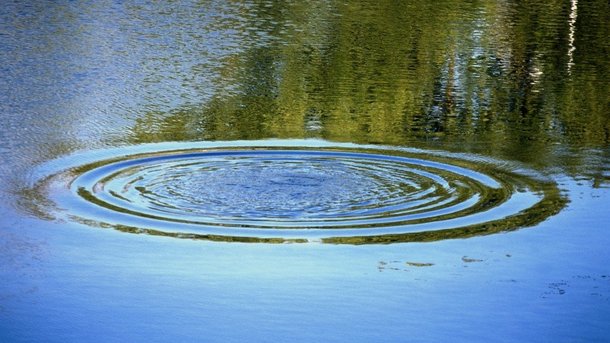 На Київському водосховищі затонув човен. Зник рибалка
