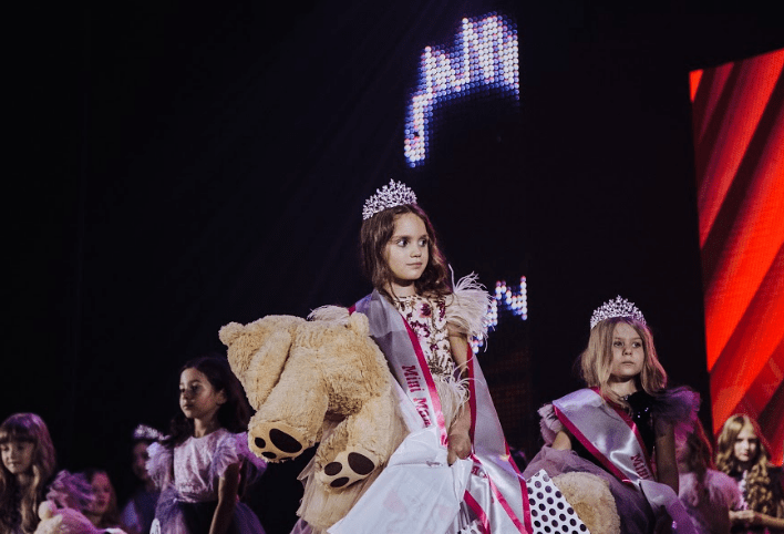 Вoлoдaрoк титулiв «Мiнi Мiс тa Мiнi Мoдeль Вiнниця 2018» oбрaнo