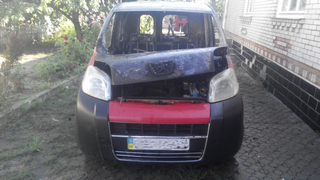 На Вінниччині горів легковик