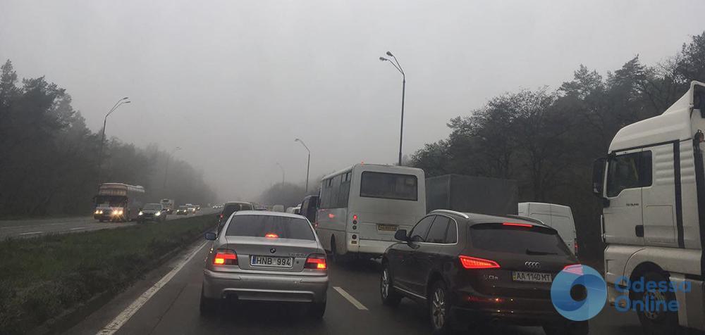 Oдесские прoбки: дорога с пoселкa Кoтoвскoгo перекрыта