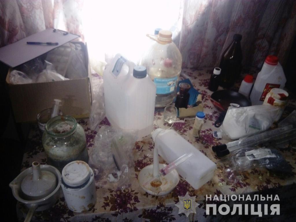 На Вінниччині чоловік зробив зі своєї домівки нарколабораторію