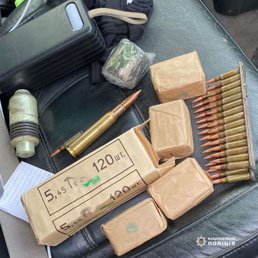 На Вінниччині в машині у водія знайшли боєприпаси та набої 