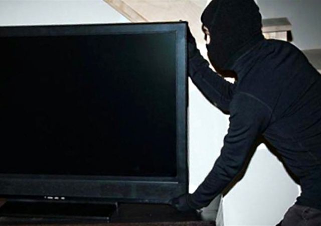 У Стрижавці злодій намагався поцупити з приміщення кафе телевізор та продукти