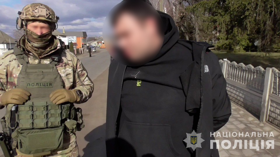 Нa Вінниччині бійці КОРДу зaтримaли нaркодилерa (ВІДЕО) 