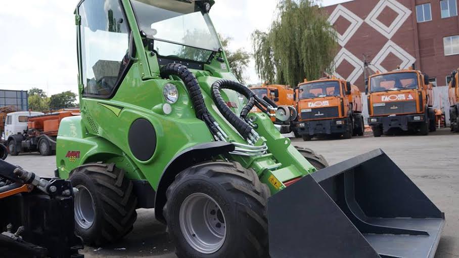 Вінницькі вулиці прибиратиме нова універсальна техніка