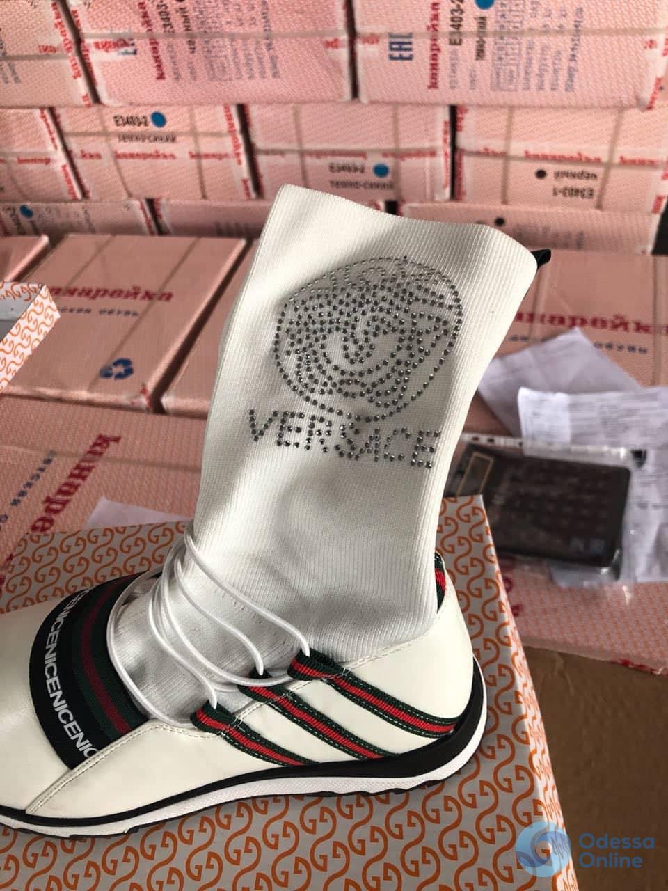 Philipp Plein, Gucci, Versace: в Одесском порту обнаружили большую партию контрафактной обуви