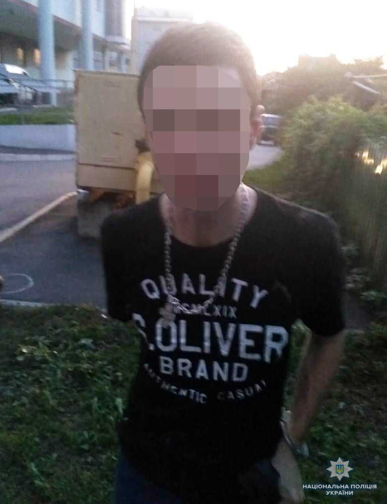 У Вінниці поліцейські затримали зловмисників, які напали на хлопця