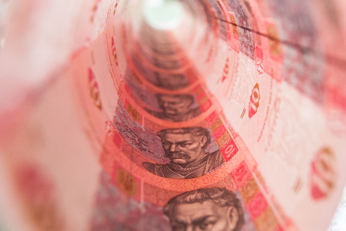 Офіційний курс: гривня зміцнюється