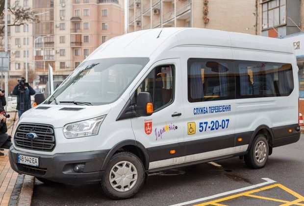 У Вінниці придбали сучасний автомобіль для міської «Служби перевезення людей на візках»