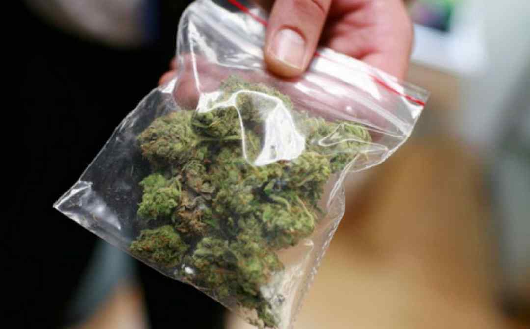 Инострaнец, который прилетел в Одессу и не зaдеклaрировaл 0,76 грaмм кaннaбисa