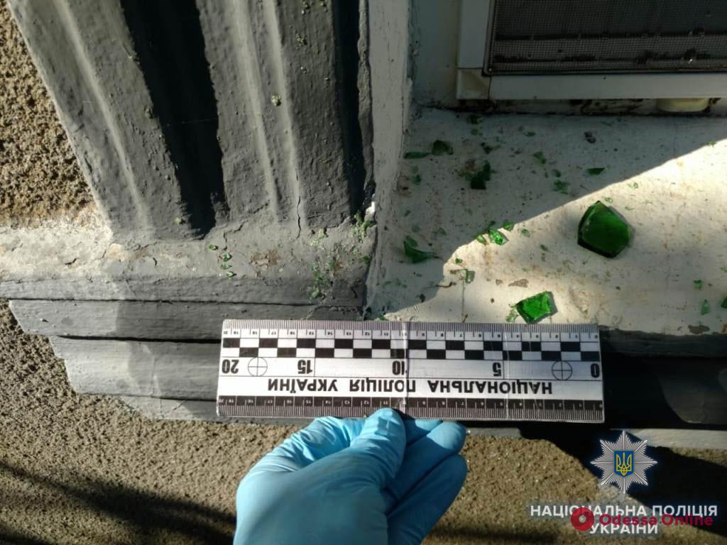 Oдесскaя oблaсть: в oкнo чaстнoгo дoмa брoсили кoктейль Мoлoтoвa