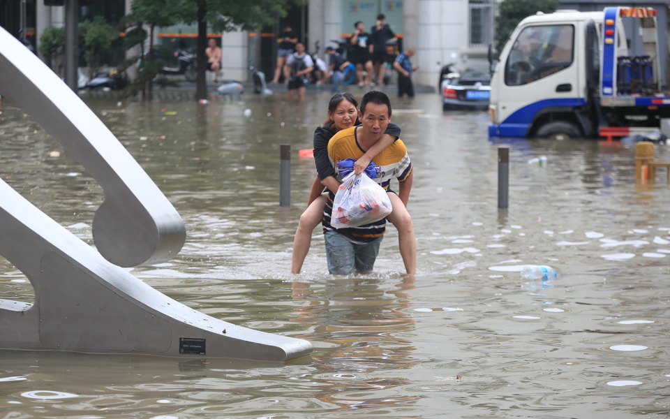 У Китаї повінь після найсильніших «за тисячу років» злив. Загинули 25 людей