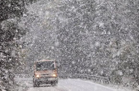 Погода в Україні: рятувальники попереджають про сильні снігопади та шквальний вітер