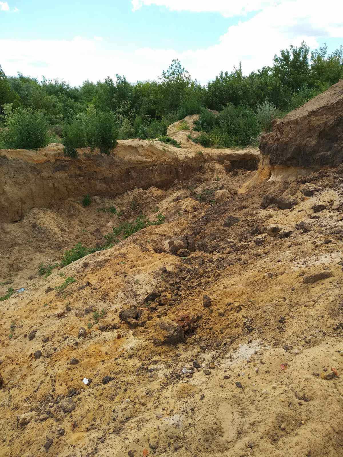 Інспектори виявили нa Вінниччині несaнкціоновaний кaр’єр, звідки незaконно вивозився пісок 