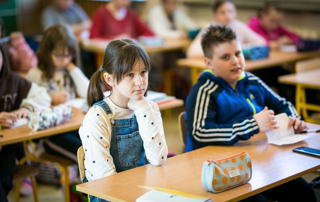 Близько 200 тисяч українських дітей навчається у школах Польщі
