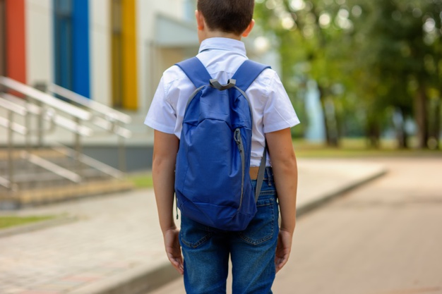 Заблукав дорогою до школи: патрульні Києва повернули дитину рідним