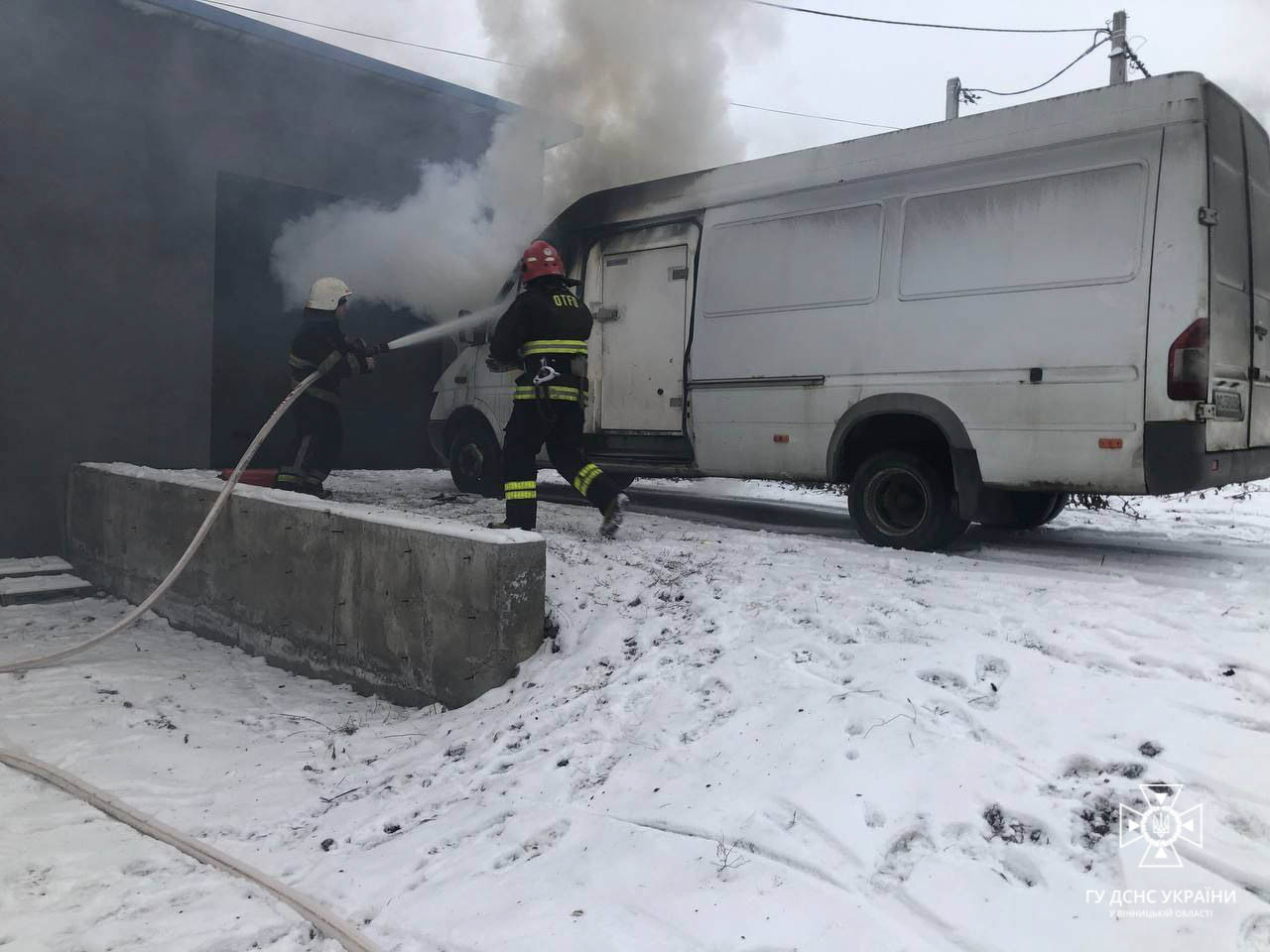 Нa Вінниччині зaгорілaсь автівкa (ФОТО)