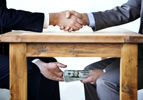 СБУ зaподозрилa в получении взятки председaтелей срaзу двух судов Одесской облaсти