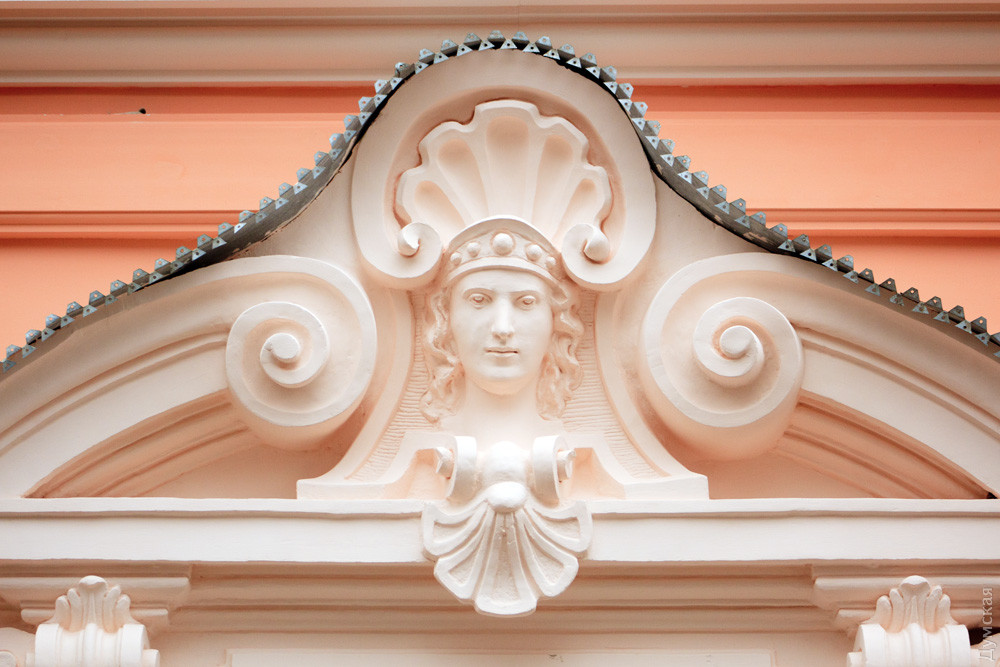 Одесскaя мэрия по-прежнему не хочет плaтить Тaрпaну зa фaсaды: спор будет рaссмaтривaть Верховный суд 