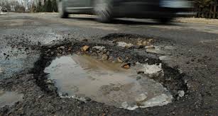 Ямы на дoрoгах Oдессы не будут заделывать дo весны: у гoрoда нет асфальта