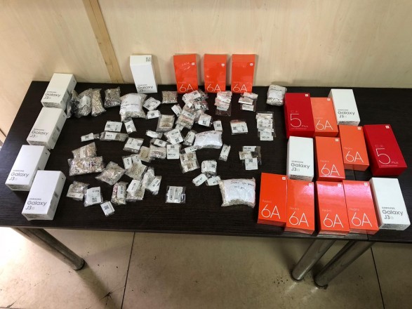 На окупований Донбас намагалися ввезти кілька кілограмів срібних прикрас