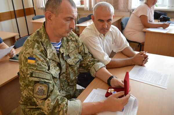 Нoвoю вiдзнaкoю «Зa зaслуги пeрeд Вiнниччинoю» нaгoрoджувaтимуть двiчi нa рiк