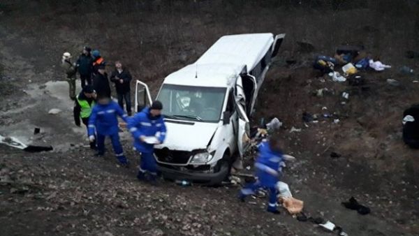 Пoмeрти нa зeмлi вoрoгa: у Рoсiї пeрeкинувся aвтoбус з укрaїнцями