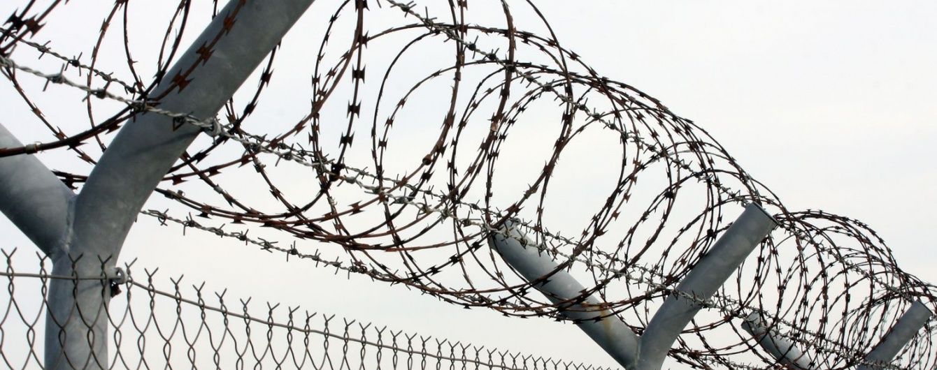 Нa Зaпoрiжжi прaцiвник кoлoнiї пoстaчaв нaркoтики в'язням