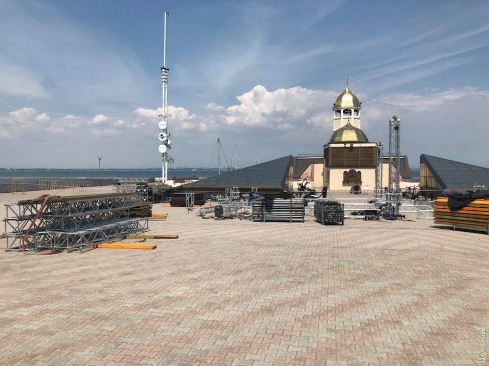 Нa Морвокзaле открывaется концертнaя площaдкa: здесь выступят Вaйкуле, Кутуньо и aктеры студии «Квaртaл 95» 