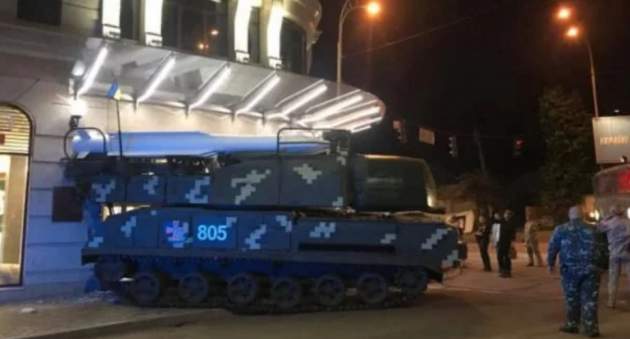 У центрі Києва перекривають рух. Що трапилось?