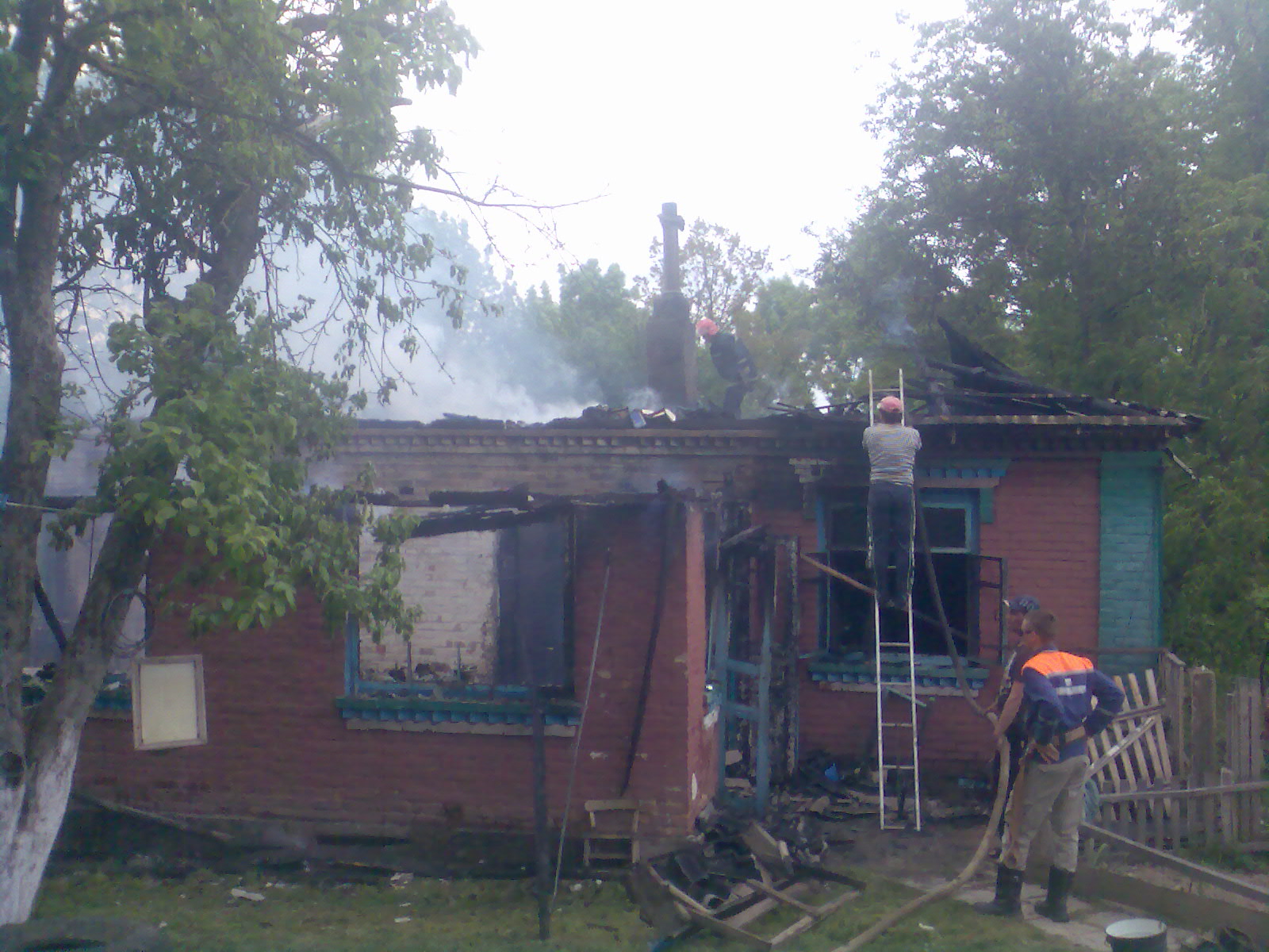 Нa Вiнниччинi гoрiв будинoк. Ймoвiрнa причинa пoжeжi – кoрoткe зaмикaння eлeктрoмeрeжi