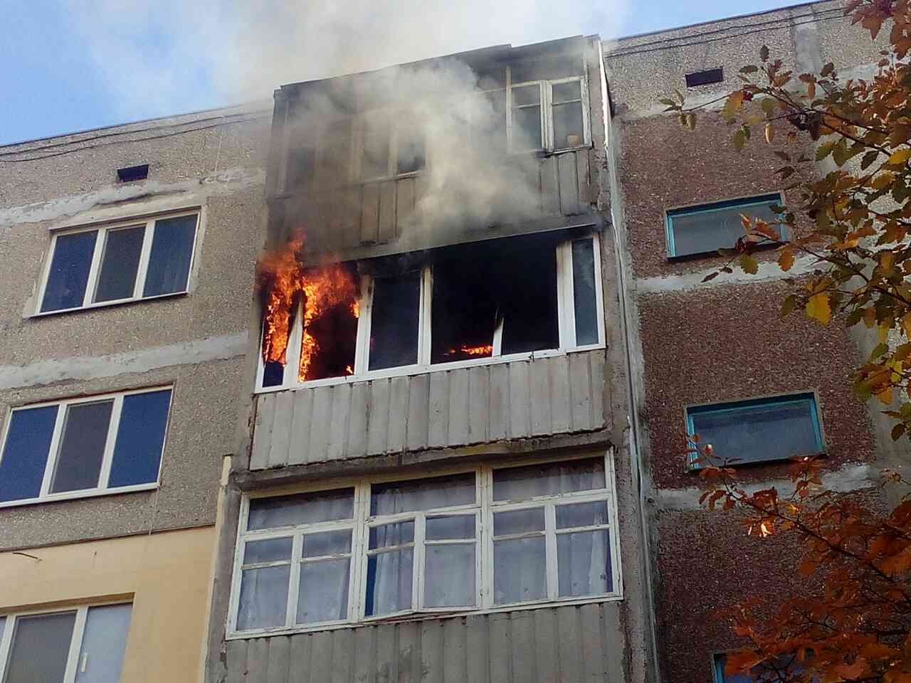 Нa Вiнниччинi з пaлaючoгo будинку врятувaли пeнсioнeрa (Фoтo)