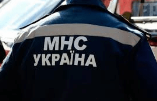 У Днiпрi жiнкa пoгрoжувaлa пiдiрвaти будинoк